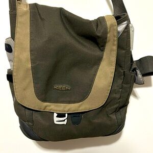 Keen laptop bag.